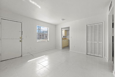 Apartamento en alquiler en Miami, Florida, 1 dormitorio, 55.93 m2 № 2012239 - foto 2