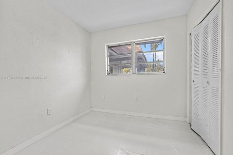 Apartamento en alquiler en Miami, Florida, 1 dormitorio, 55.93 m2 № 2012239 - foto 3