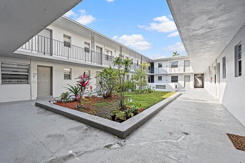 Apartamento en alquiler en Miami, Florida, 1 dormitorio, 55.93 m2 № 2012239 - foto 4