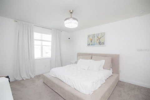 House in Winter Garden, Florida 4 bedrooms, 200.3 sq.m. № 2123432 - photo 15