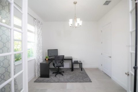 House in Winter Garden, Florida 4 bedrooms, 200.3 sq.m. № 2123432 - photo 11