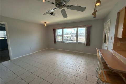Villa ou maison à louer à Bradenton, Floride: 2 chambres, 119.66 m2 № 2310229 - photo 9
