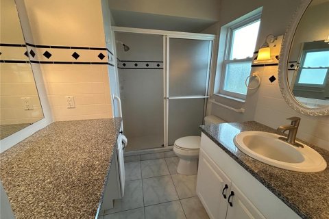 Villa ou maison à louer à Bradenton, Floride: 2 chambres, 119.66 m2 № 2310229 - photo 11