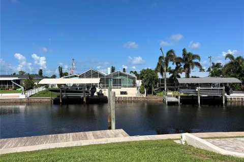Villa ou maison à louer à Bradenton, Floride: 2 chambres, 119.66 m2 № 2310229 - photo 3