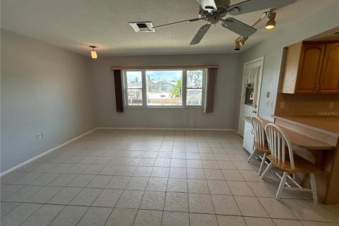 Villa ou maison à louer à Bradenton, Floride: 2 chambres, 119.66 m2 № 2310229 - photo 8