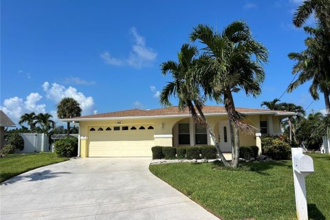 Villa ou maison à louer à Bradenton, Floride: 2 chambres, 119.66 m2 № 2310229 - photo 2