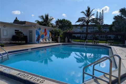 Condo in Lauderdale Lakes, Florida, 2 bedrooms  № 1892971 - photo 2