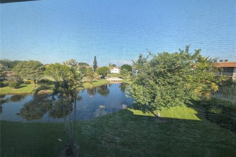 Condo in Lauderdale Lakes, Florida, 2 bedrooms  № 1892971 - photo 25