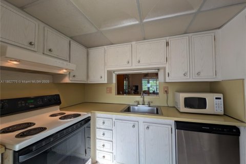 Condo in Lauderdale Lakes, Florida, 2 bedrooms  № 1892971 - photo 8