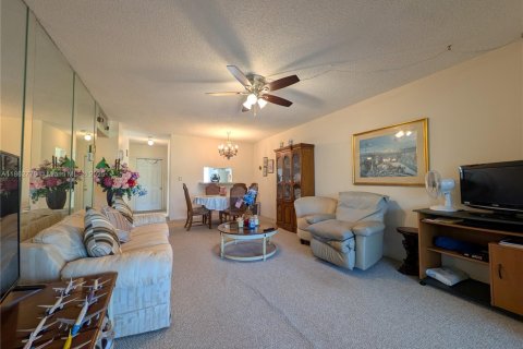 Condo in Lauderdale Lakes, Florida, 2 bedrooms  № 1892971 - photo 13