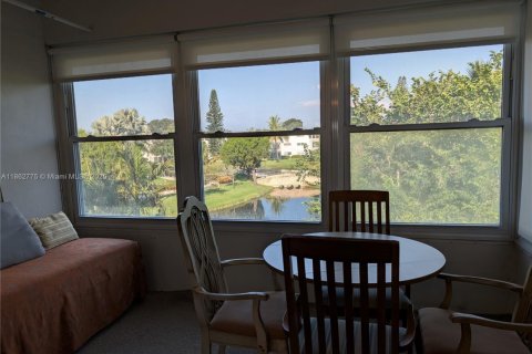 Condo in Lauderdale Lakes, Florida, 2 bedrooms  № 1892971 - photo 11