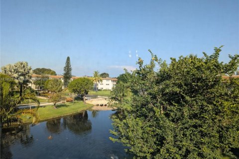Condo in Lauderdale Lakes, Florida, 2 bedrooms  № 1892971 - photo 1
