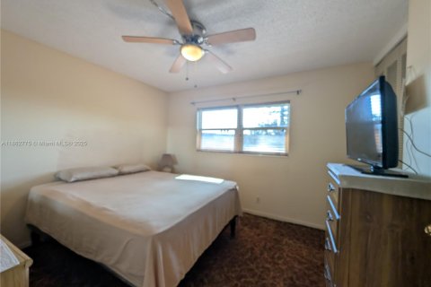 Condo in Lauderdale Lakes, Florida, 2 bedrooms  № 1892971 - photo 15