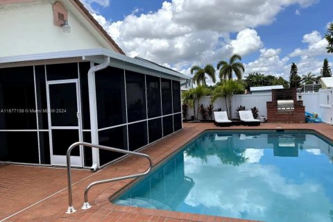 Casa en venta en Dania Beach, Florida, 3 dormitorios, 193.52 m2 № 1402537 - foto 1