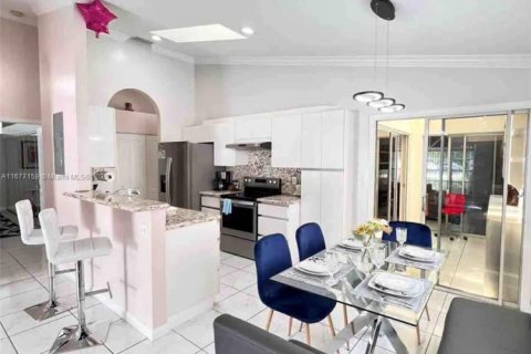 Casa en venta en Dania Beach, Florida, 3 dormitorios, 193.52 m2 № 1402537 - foto 12