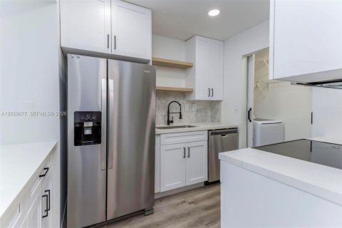 Condo in Miami, Florida, 2 bedrooms  № 2268147
