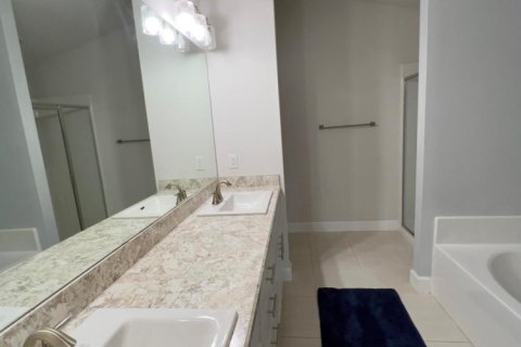 Casa en alquiler en Fort Pierce, Florida, 4 dormitorios, 197.79 m2 № 1154682 - foto 1