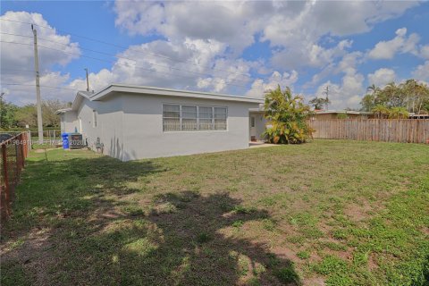 House in Pembroke Pines, Florida 3 bedrooms, 149.2 sq.m. № 2048301 - photo 20