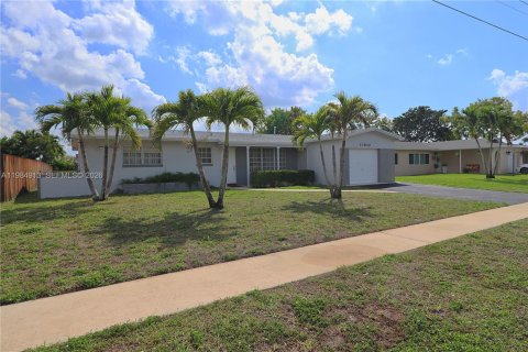 House in Pembroke Pines, Florida 3 bedrooms, 149.2 sq.m. № 2048301 - photo 3