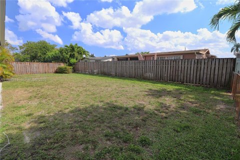 House in Pembroke Pines, Florida 3 bedrooms, 149.2 sq.m. № 2048301 - photo 23