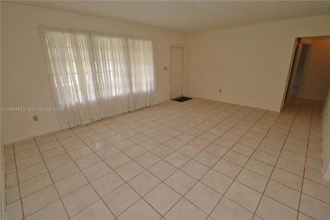 House in Pembroke Pines, Florida 3 bedrooms, 149.2 sq.m. № 2048301 - photo 5