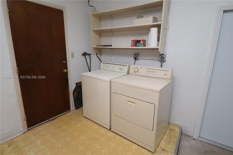 House in Pembroke Pines, Florida 3 bedrooms, 149.2 sq.m. № 2048301 - photo 16