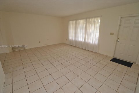 House in Pembroke Pines, Florida 3 bedrooms, 149.2 sq.m. № 2048301 - photo 4