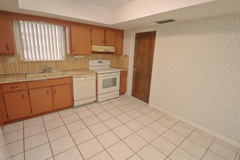 House in Pembroke Pines, Florida 3 bedrooms, 149.2 sq.m. № 2048301 - photo 7