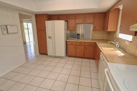 House in Pembroke Pines, Florida 3 bedrooms, 149.2 sq.m. № 2048301 - photo 8
