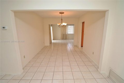 House in Pembroke Pines, Florida 3 bedrooms, 149.2 sq.m. № 2048301 - photo 9