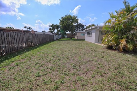 House in Pembroke Pines, Florida 3 bedrooms, 149.2 sq.m. № 2048301 - photo 22