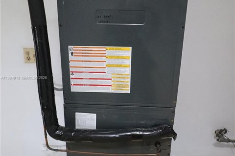 House in Pembroke Pines, Florida 3 bedrooms, 149.2 sq.m. № 2048301 - photo 17