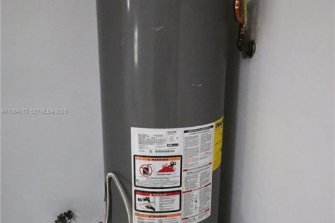 House in Pembroke Pines, Florida 3 bedrooms, 149.2 sq.m. № 2048301 - photo 18