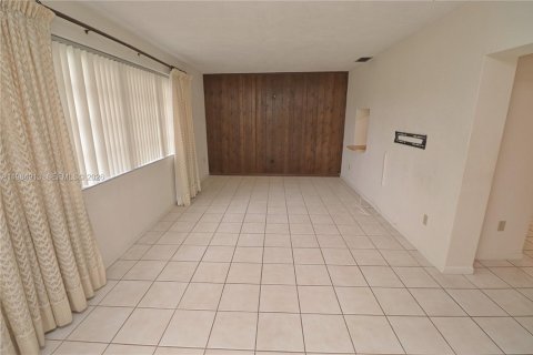 House in Pembroke Pines, Florida 3 bedrooms, 149.2 sq.m. № 2048301 - photo 10