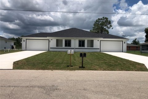 Commercial property in Lehigh Acres, Florida № 1806422 - photo 1