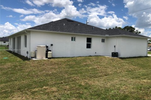 Commercial property in Lehigh Acres, Florida № 1806422 - photo 3