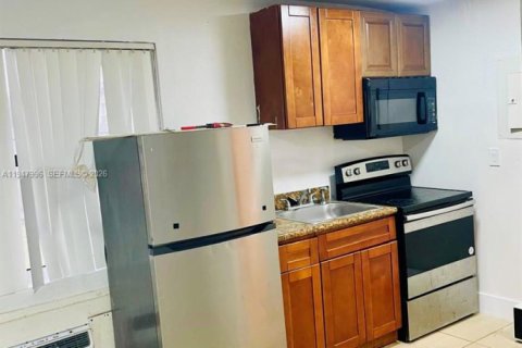 Снять в аренду виллу или дом в Хомстед, Флорида 1 спальня, 41.81м2, № 2004309 - фото 2