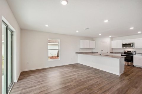 House in Weeki Wachee, Florida 4 bedrooms, 212.37 sq.m. № 2207364 - photo 7
