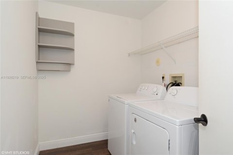 Снять в аренду таунхаус в Бока-Ратон, Флорида 3 спальни, 148.83м2, № 1987037 - фото 22