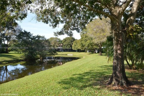 Снять в аренду таунхаус в Бока-Ратон, Флорида 3 спальни, 148.83м2, № 1987037 - фото 25