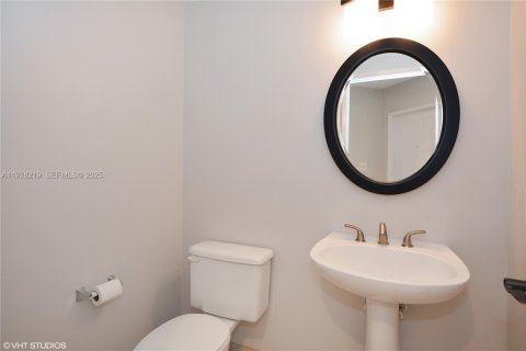 Снять в аренду таунхаус в Бока-Ратон, Флорида 3 спальни, 148.83м2, № 1987037 - фото 23