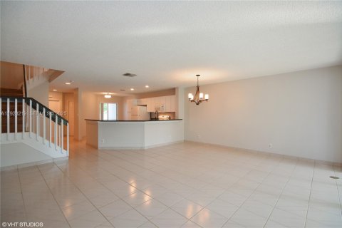 Снять в аренду таунхаус в Бока-Ратон, Флорида 3 спальни, 148.83м2, № 1987037 - фото 7