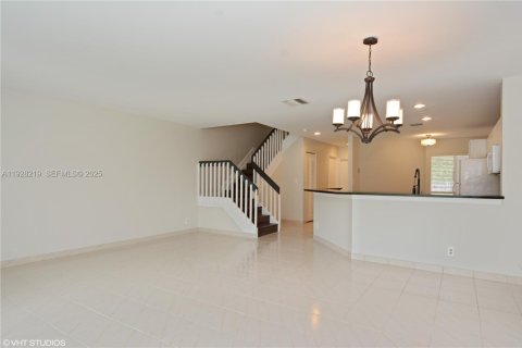 Снять в аренду таунхаус в Бока-Ратон, Флорида 3 спальни, 148.83м2, № 1987037 - фото 8