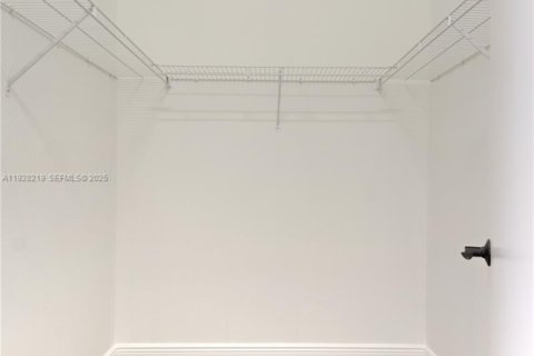 Снять в аренду таунхаус в Бока-Ратон, Флорида 3 спальни, 148.83м2, № 1987037 - фото 15