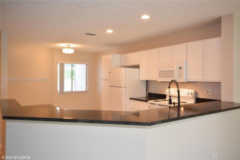 Снять в аренду таунхаус в Бока-Ратон, Флорида 3 спальни, 148.83м2, № 1987037 - фото 6