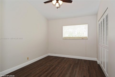 Снять в аренду таунхаус в Бока-Ратон, Флорида 3 спальни, 148.83м2, № 1987037 - фото 18