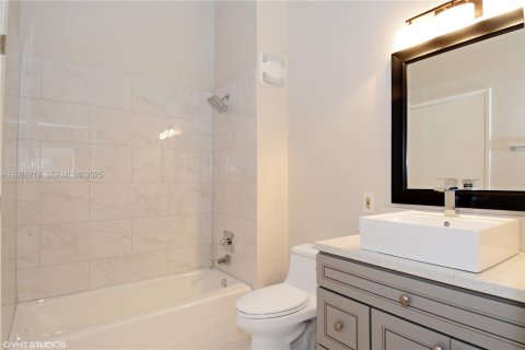 Снять в аренду таунхаус в Бока-Ратон, Флорида 3 спальни, 148.83м2, № 1987037 - фото 20