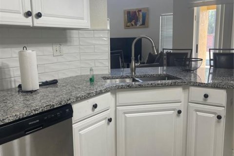 House in Davenport, Florida 5 bedrooms, 206.99 sq.m. № 2098039 - photo 14