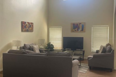 House in Davenport, Florida 5 bedrooms, 206.99 sq.m. № 2098039 - photo 7