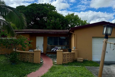 House in Lauderdale Lakes, Florida 3 bedrooms, 167.5 sq.m. № 1950140 - photo 19